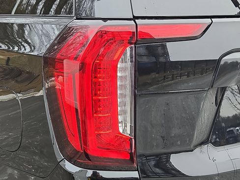 Used 2021 GMC Yukon Denali w/ Denali Ultimate Package image 10