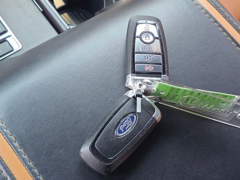 Used 2022 Ford Expedition Platinum AWD/4WD image 23