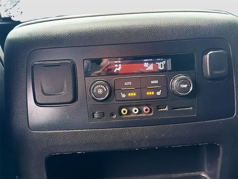 Used 2015 Chevrolet Suburban LT image 31