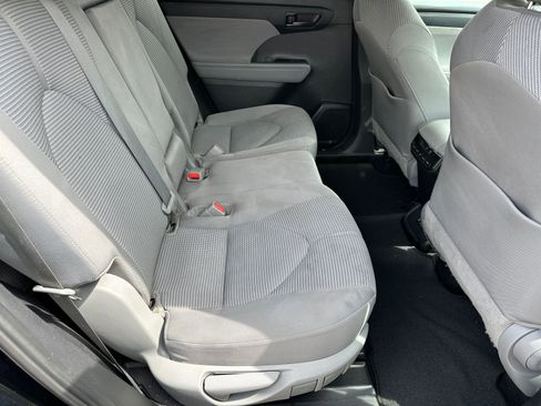 Used 2021 Toyota Highlander L FWD image 13
