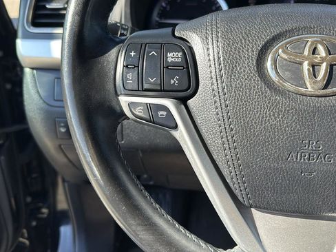 Used 2016 Toyota Highlander XLE image 14