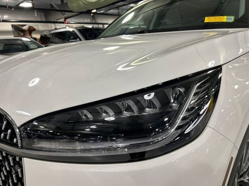 Used 2026 Lincoln Aviator AWD image 7