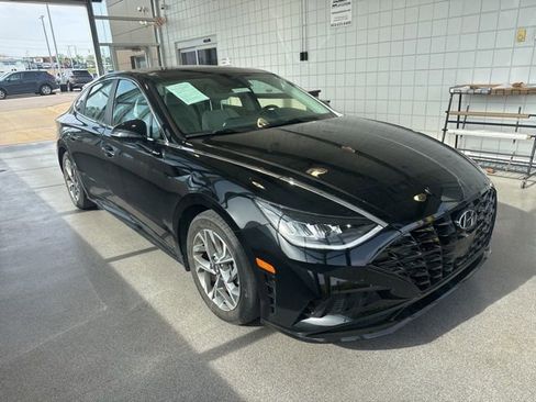 Used 2023 Hyundai Sonata SEL w/ Convenience Package FWD image 2
