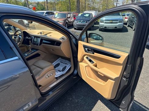 Used 2016 Porsche Macan S AWD/4WD image 30