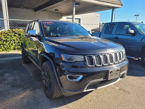 Used 2017 Jeep Grand Cherokee Limited w/ Luxury Group II image 3