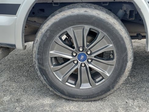 Used 2018 Ford F150 XLT w/ Equipment Group 302A Luxury AWD/4WD image 8