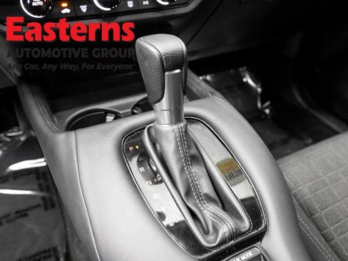 Used 2023 Honda HR-V LX image 12