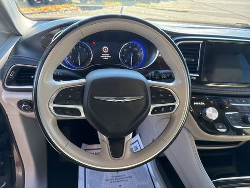 Used 2021 Chrysler Pacifica Limited w/ Premium & Safety Sphere Group image 28