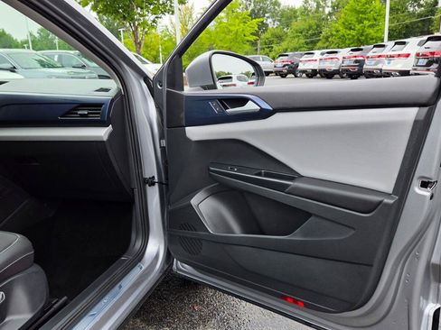 Used 2023 Volkswagen Taos SE w/ Panoramic Sunroof Package FWD image 43