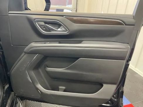 Used 2023 GMC Yukon XL SLE AWD/4WD image 21