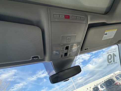 Used 2019 Volkswagen Atlas SEL Premium image 25