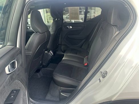 Used 2025 Volvo XC40 B5 Plus AWD/4WD image 13