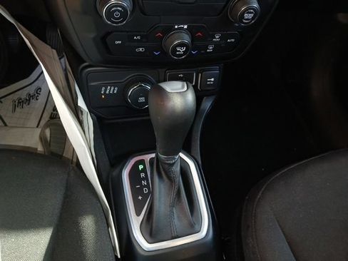 Used 2018 Jeep Renegade Altitude AWD/4WD image 16