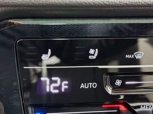 Used 2025 Volkswagen Taos SEL image 21