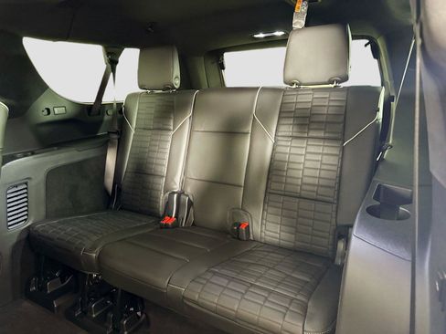 Used 2025 Cadillac Escalade ESV V w/ LPO, ONYX Package AWD/4WD image 30