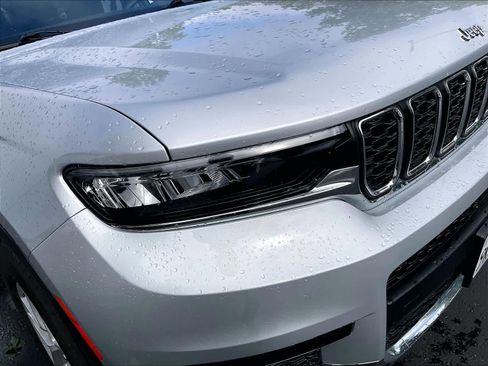 Used 2023 Jeep Grand Cherokee L Laredo image 29