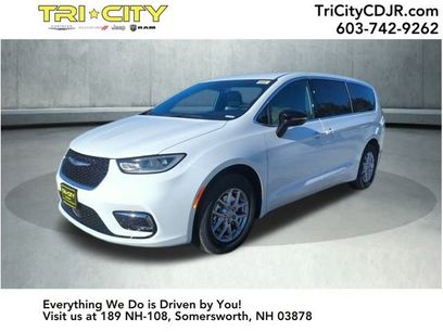 New 2026 Chrysler Pacifica Select