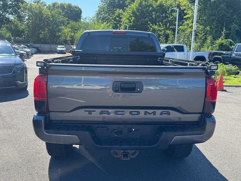 Used 2019 Toyota Tacoma TRD Sport AWD/4WD image 5