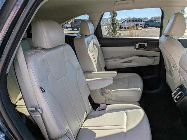 Used 2025 Kia Sorento EX FWD image 15