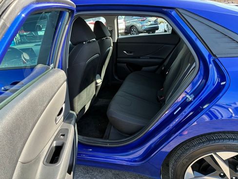 Used 2023 Hyundai Elantra SEL w/ Convenience Package image 19