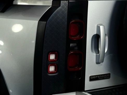 Used 2020 Land Rover Defender 110 First Edition image 13