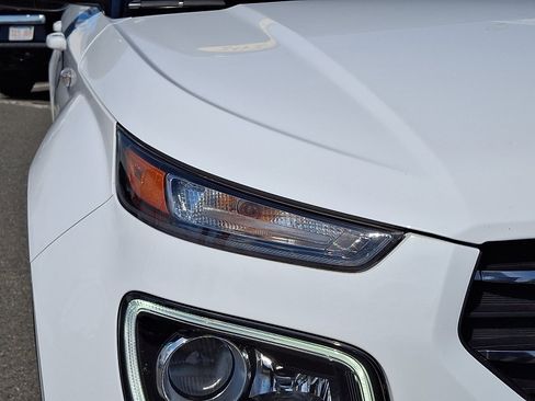 Used 2022 Hyundai Venue Limited w/ Cargo Package FWD image 9