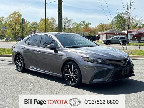 Used 2023 Toyota Camry SE image 1