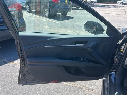 Used 2025 Toyota Camry SE FWD image 6