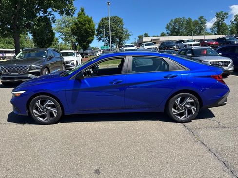 Certified 2025 Hyundai Elantra Sport FWD image 3