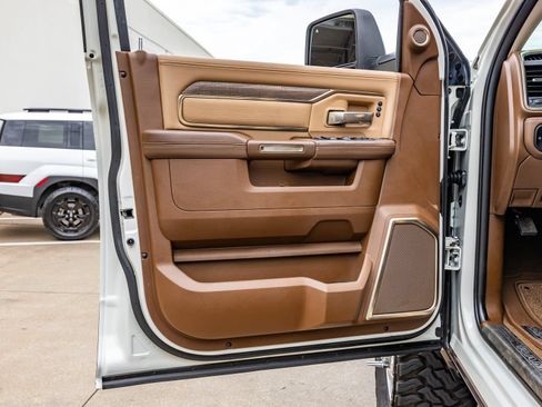 Used 2024 RAM 3500 Limited w/ Towing Technology Group AWD/4WD image 37