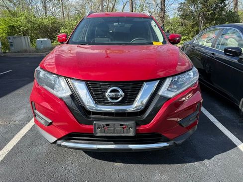 Used 2017 Nissan Rogue SV image 2