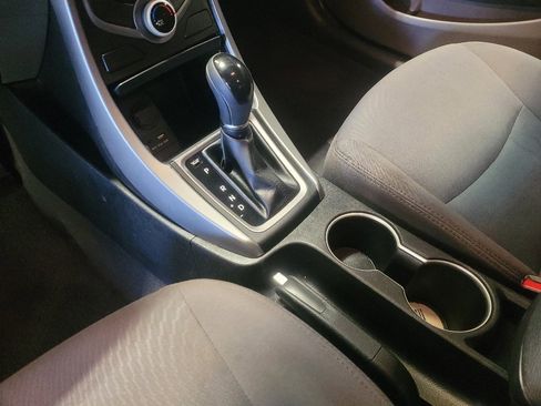 Used 2015 Hyundai Elantra SE image 26