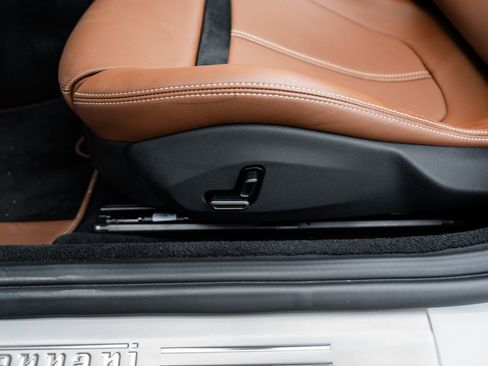 Used 2024 Ferrari Roma Spider image 31