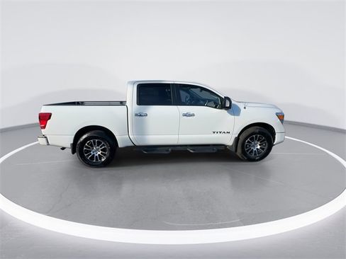 Used 2021 Nissan Titan SV w/ SV Convenience Package image 9