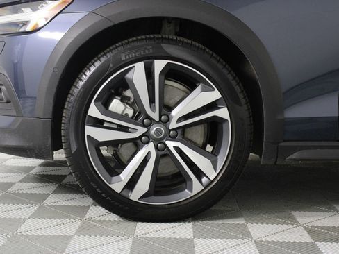 Certified 2025 Volvo V60 B5 Cross Country Plus image 28