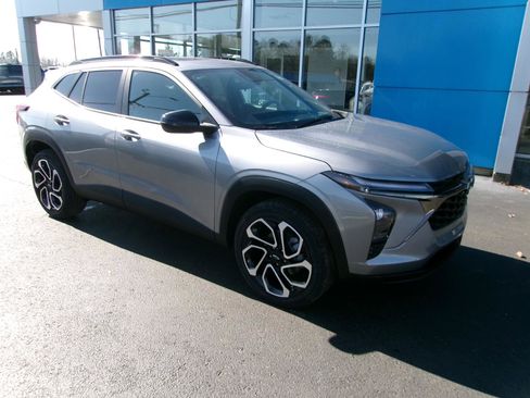 New 2026 Chevrolet Trax RS w/ Sunroof Package image 10