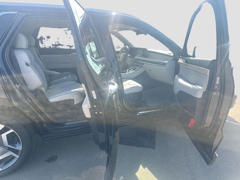 Used 2024 Hyundai Palisade Limited FWD image 26