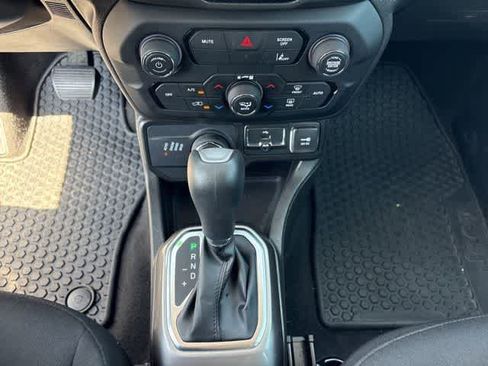 Used 2022 Jeep Renegade Latitude w/ Convenience Group image 19
