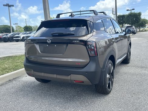 New 2026 Nissan Kicks SR FWD image 7