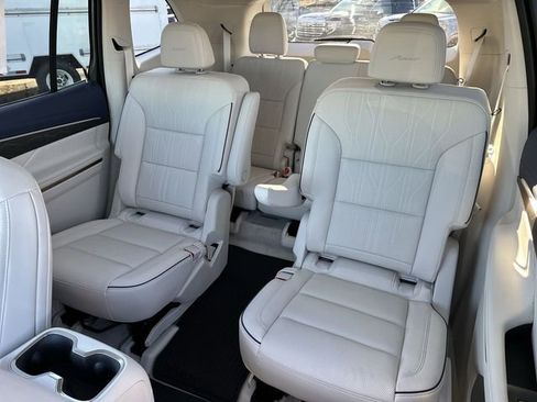 Used 2025 Buick Enclave Avenir w/ Trailering Package, 5000 lbs. image 26