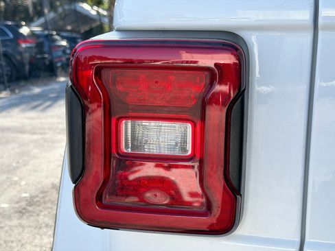 Used 2023 Jeep Wrangler Unlimited Rubicon 4xe w/ Steel Bumper Group AWD/4WD image 10