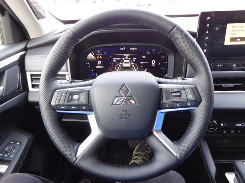 New 2026 Mitsubishi Outlander SE image 15