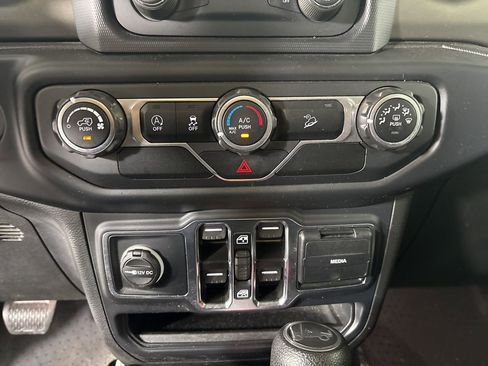 Used 2019 Jeep Wrangler Unlimited Sport S image 17