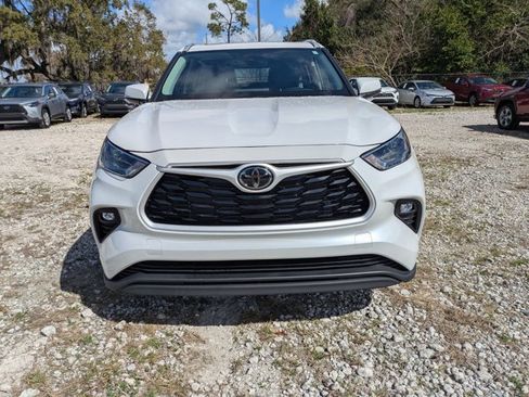 Certified 2025 Toyota Highlander XLE image 2