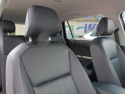 Used 2024 Volkswagen Tiguan SE FWD image 14