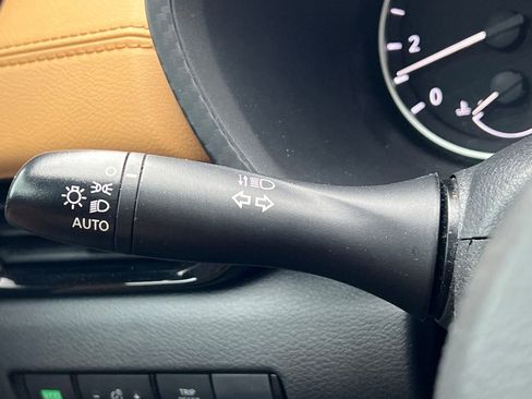 Used 2022 Nissan Sentra SV w/ SV Premium Package image 32