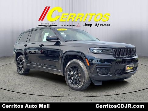 Used 2024 Jeep Grand Cherokee L Laredo image 1