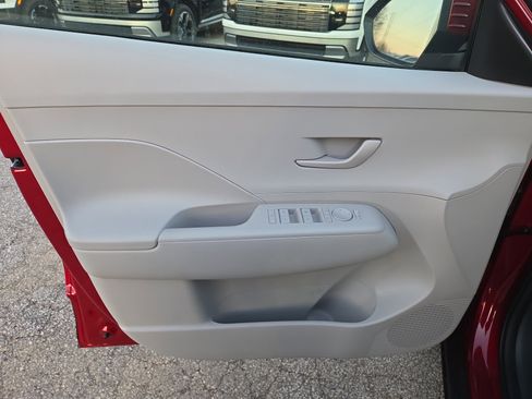 New 2026 Hyundai Kona SE image 5