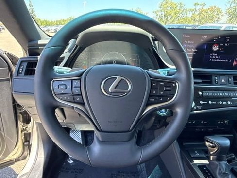 Used 2022 Lexus ES 300h w/ Premium Package FWD image 24