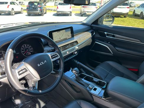 Used 2022 Kia Telluride EX w/ EX Premium Package image 25